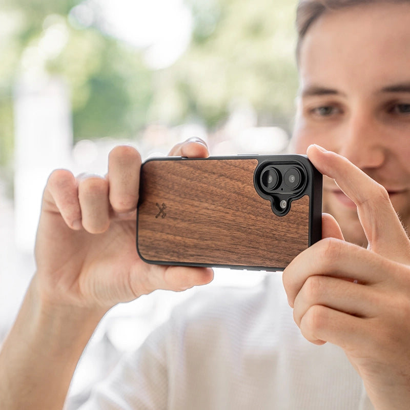 iPhone 18 Pro « Bumper Case » Noyer