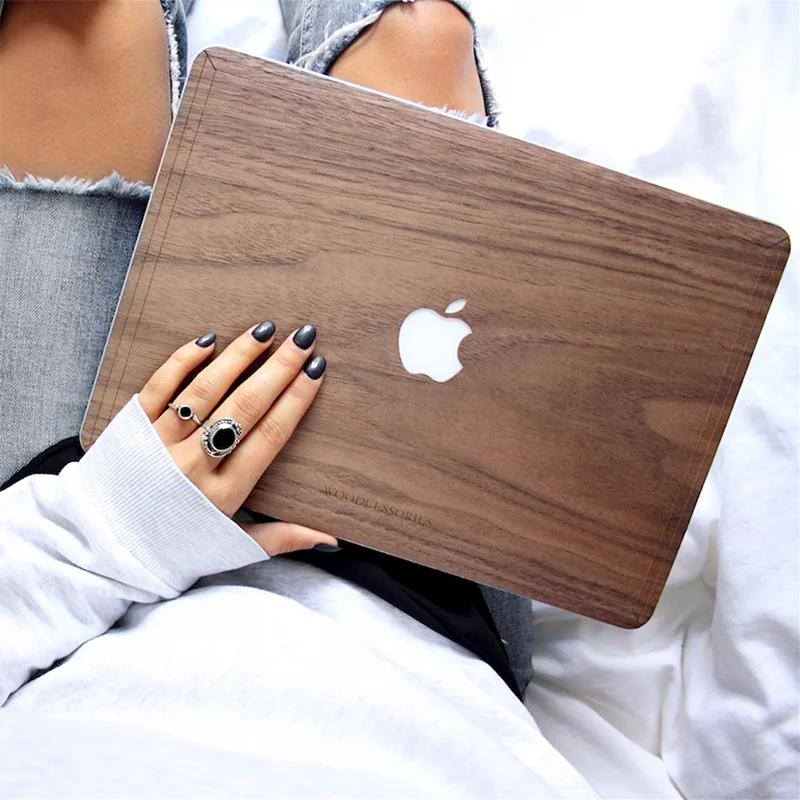 MacBook Skin Walnuss