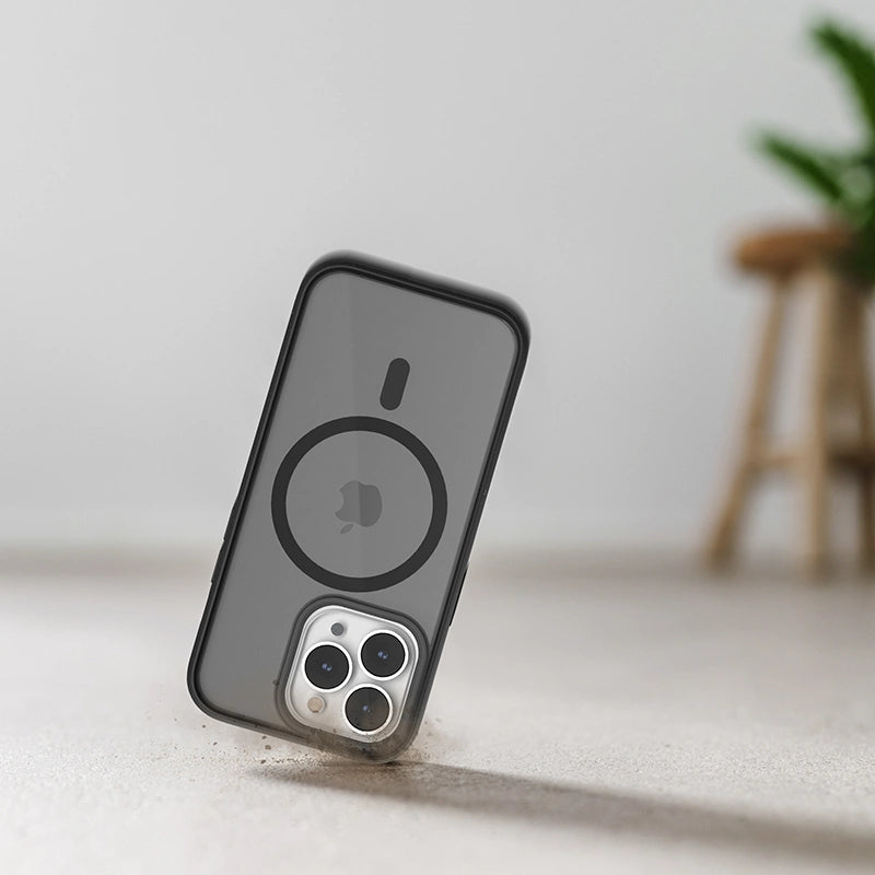 Iphone 14 durchsichtige MagSafe Handyhülle schwarz/ matt