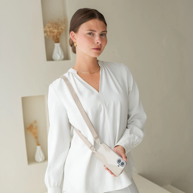 iPhone 16 Pro Handykette mit Gurt Weiß