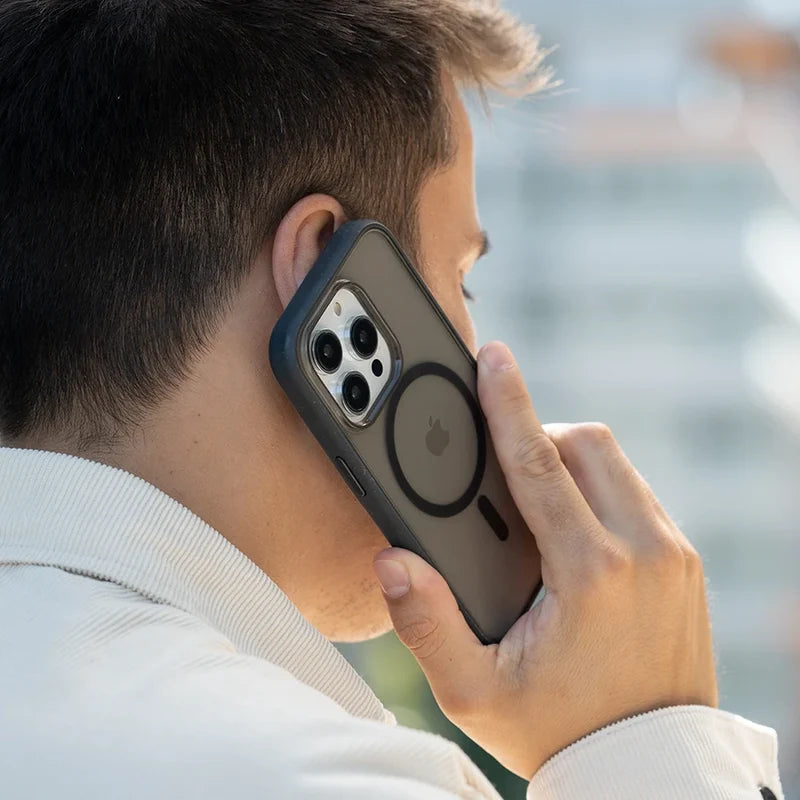 Iphone 14 durchsichtige MagSafe Handyhülle schwarz/ matt