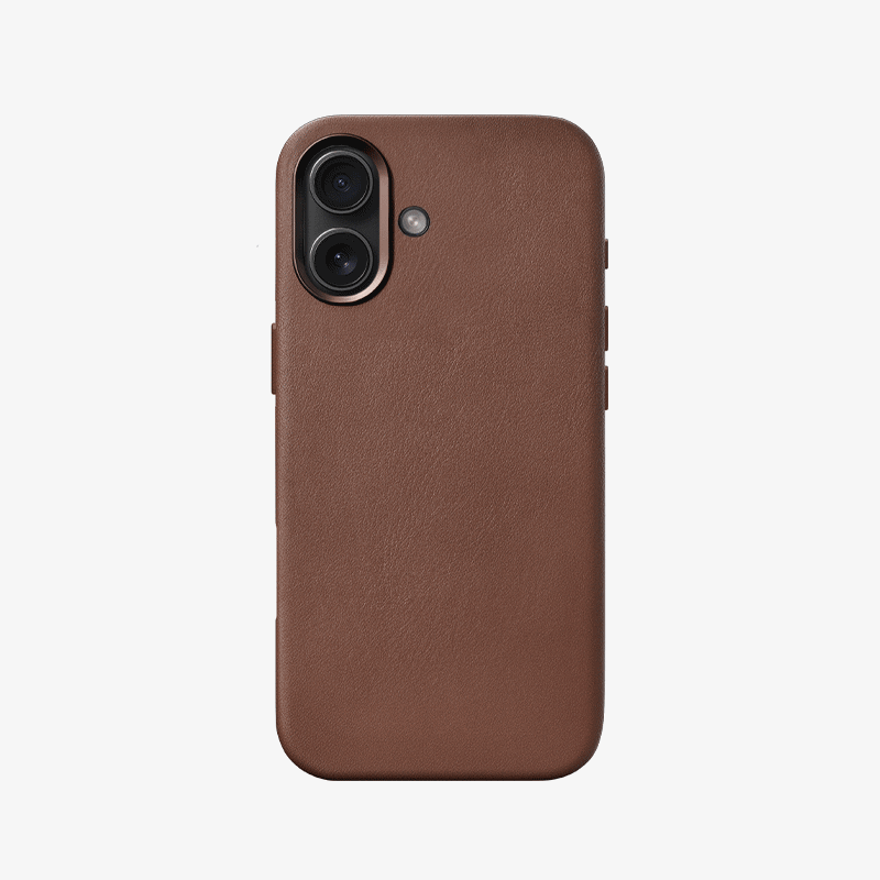 iPhone 17 in braunen Leder Case mit wechselnden MagSafe-Zubehör auf weißem Untergrund.